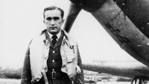 V Anglii odhalili památník československému leteckému esu a průšviháři Josefu Františkovi
